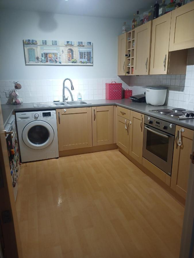 Double Room In A Top Floor Shared Apartment Нортхемптон Экстерьер фото