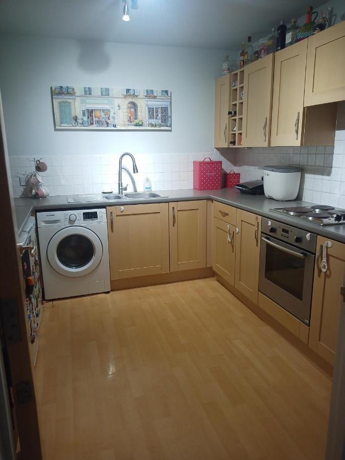 Double Room In A Top Floor Shared Apartment Нортхемптон Экстерьер фото